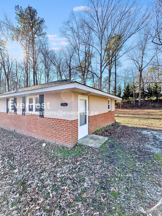 Building Photo - 12364 Mason Ave