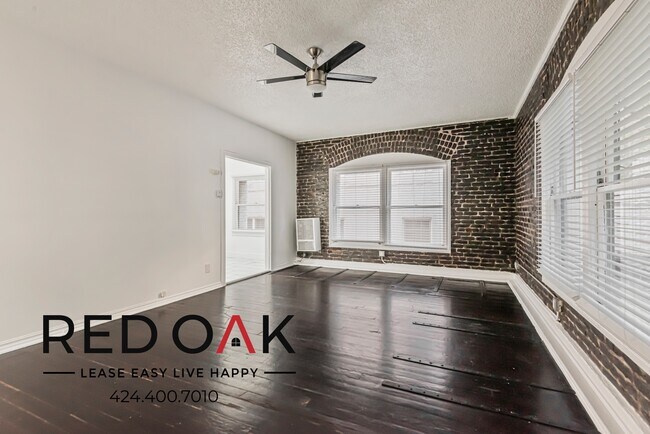 Building Photo - 854 S Oxford Ave