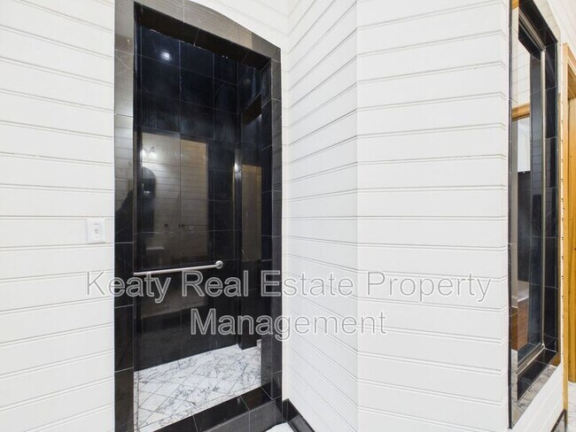 Building Photo - 104 Studio Ct