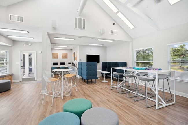 Building Photo - 800 Alexander Rd