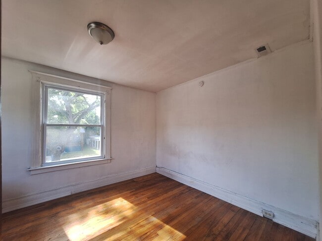 Building Photo - Come see your new home!