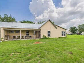 Building Photo - Move-in Ready 3/2