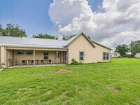 Building Photo - Move-in Ready 3/2
