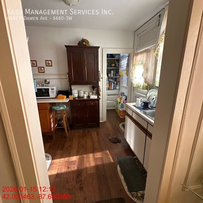 Building Photo - 6660 N Damen Ave