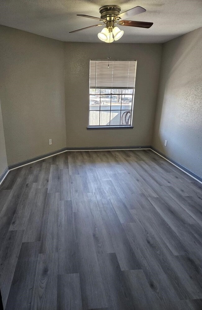 Building Photo - 9700 Leawood Blvd