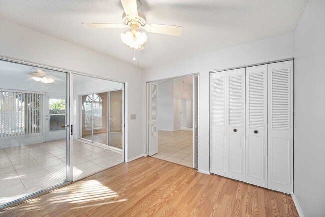 Building Photo - Beautiful Must See!! 3/2 Plus Sunroom & Garage!!  Gated Community!!