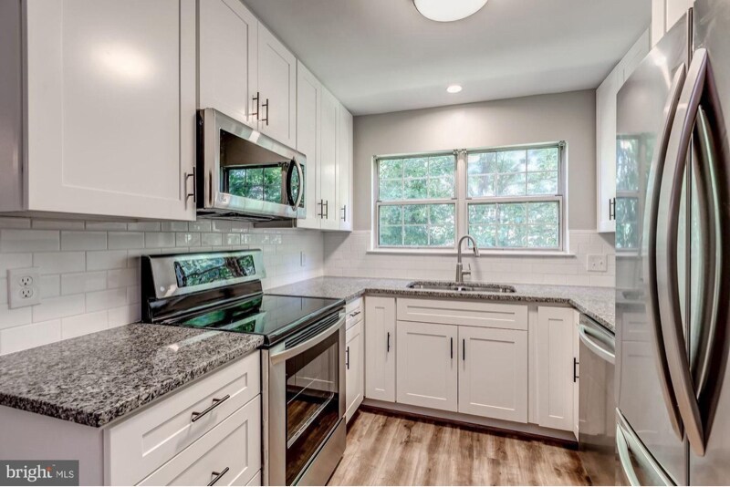 Building Photo - 12020 Golf Ridge Ct