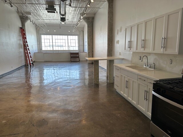 Building Photo - 1308 Factory Pl