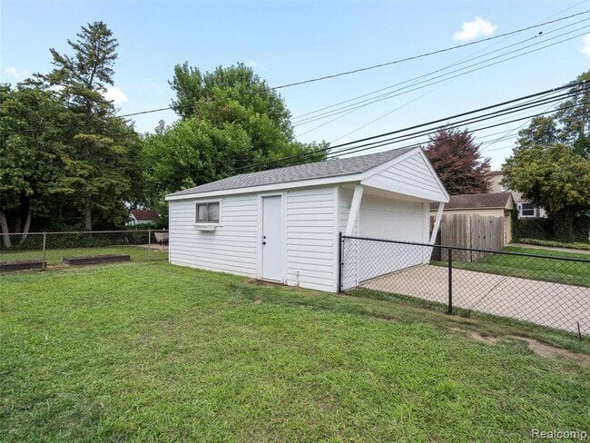 Building Photo - 1027 S Wilson Ave