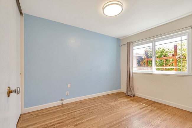 Building Photo - Spacious 4BR/2BA Home in Prime Irvington C...