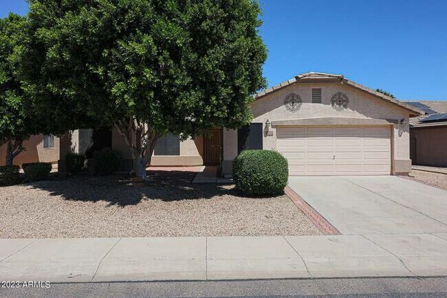 Building Photo - GREAT 3 bed, 2 bath home