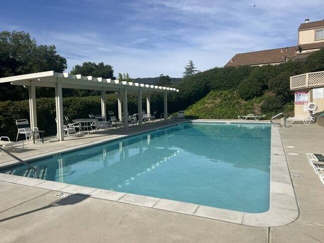 Building Photo - Virginia Hills-3 BR, 2.5 Bath Townhome wit...