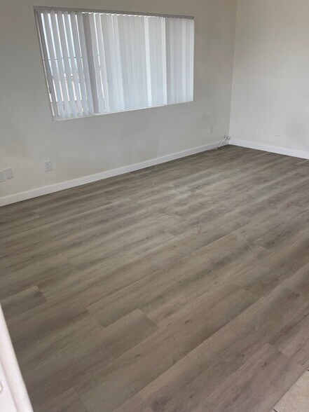 Building Photo - 2070 Sahara Dr