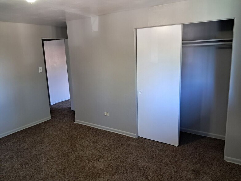 Building Photo - 1741 Clinton St