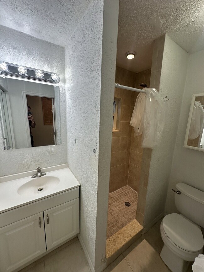 Building Photo - Riverside Community Essex House