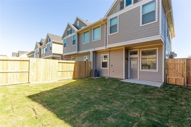 Building Photo - 5546 Sallow Bay Ln