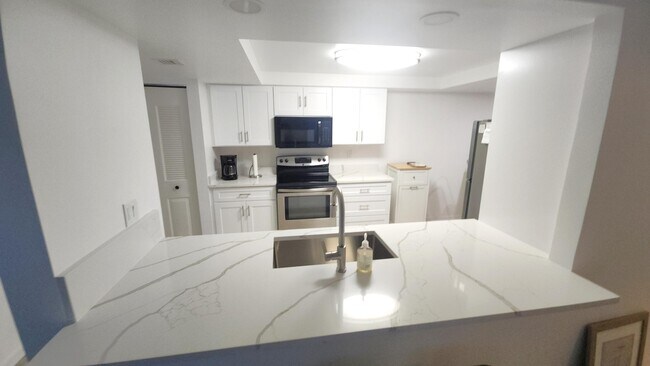 Building Photo - 950 Egret Cir