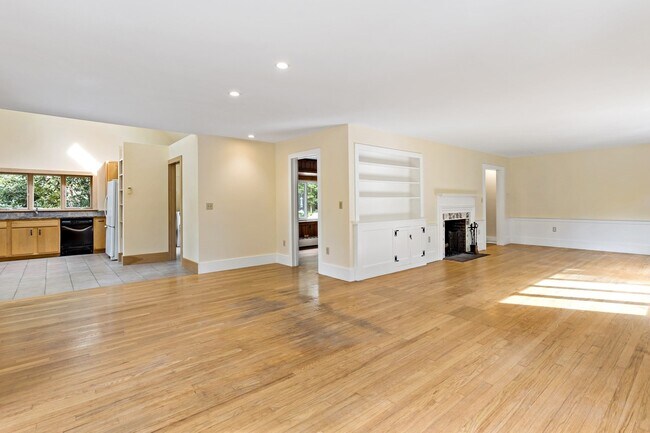 Building Photo - 1 Fern Ln