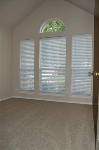 Building Photo - Spacious 3/2/2 For Lease
