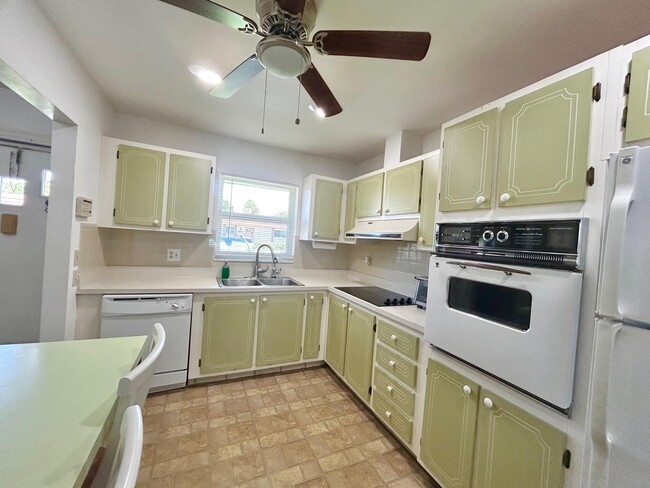 Building Photo - 5780 Fernley Dr W