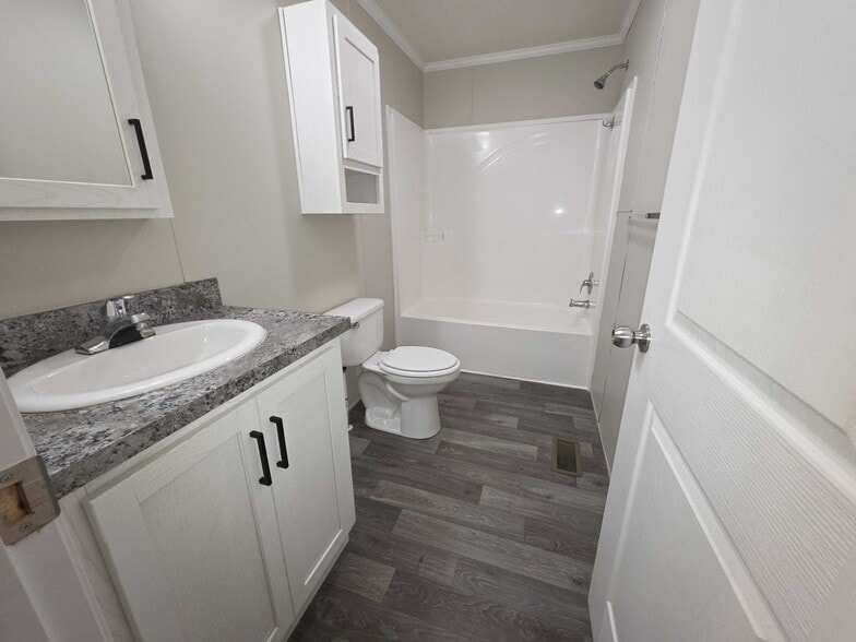 Building Photo - 3653 Pinoak St