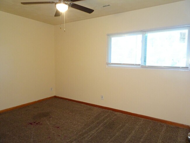 Building Photo - 2 Bedroom 1 Bathroom Apartment Rental in N...