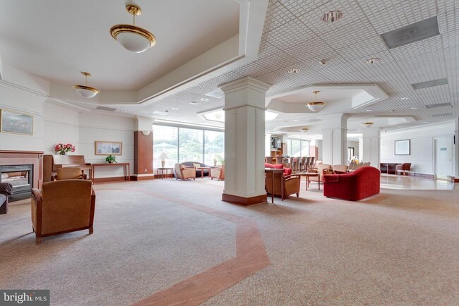 Building Photo - 307 Yoakum Pkwy