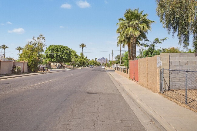 Building Photo - 2534 N 28th St