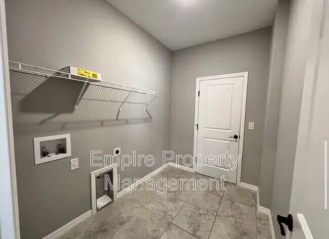 Building Photo - Modern & Spacious 3 Bed, 2 Bath Home in No...