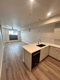 Building Photo - Gorgeous & New Two Bedroom, Three Bath Tow...