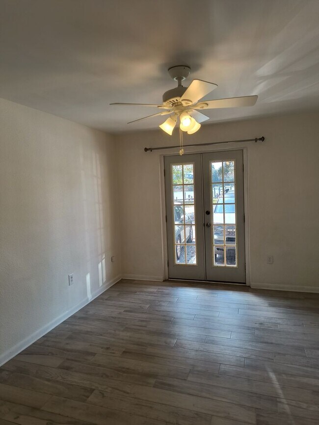 Building Photo - PRICED REDUCED Wonderful 2 Bedroom 1.5 Bathroom condo