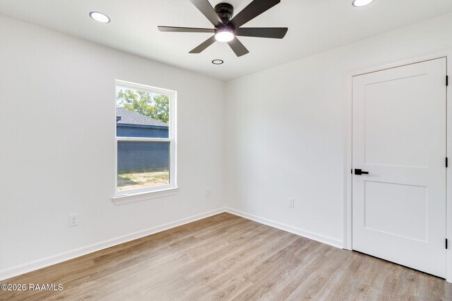 Building Photo - 140 Racca Rd