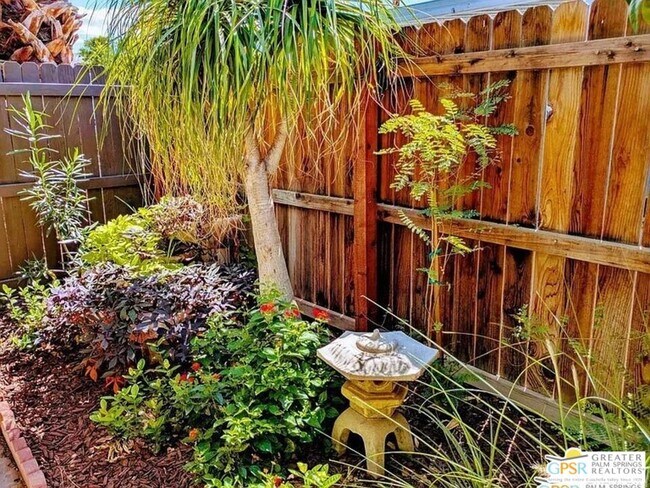 Building Photo - 20 Vía Valverde