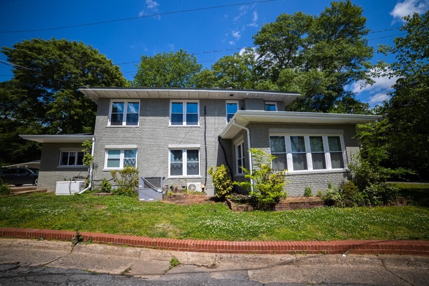 Building Photo - 801 E Marion St