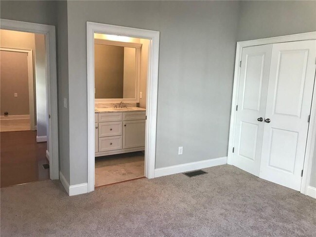 Building Photo - 1280 Arkwright Pl SE