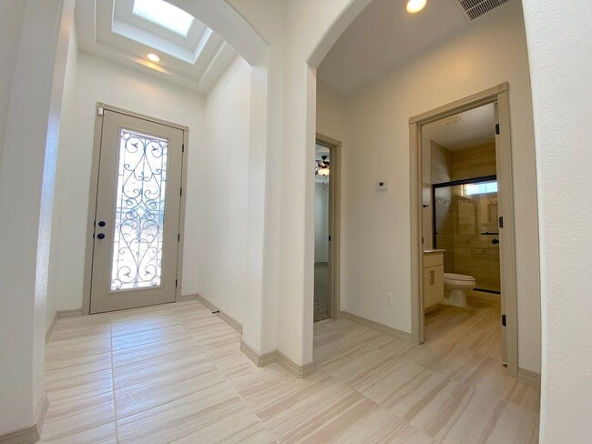 Building Photo - East El Paso 4bed/3bath Refrig A/C