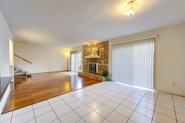 Building Photo - 10363 Briar Forest Dr