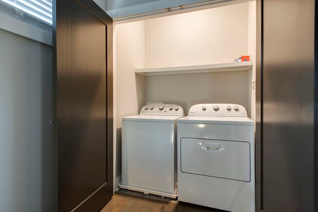 Building Photo - 1515 21st Ave N