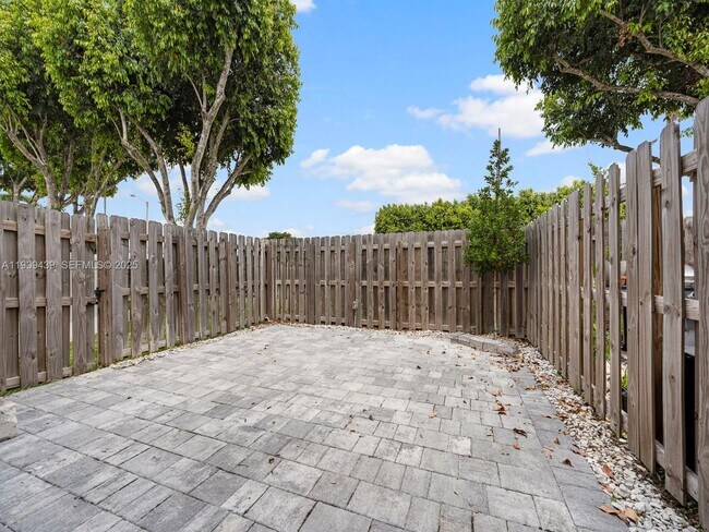 Building Photo - 2723 SE 17th St