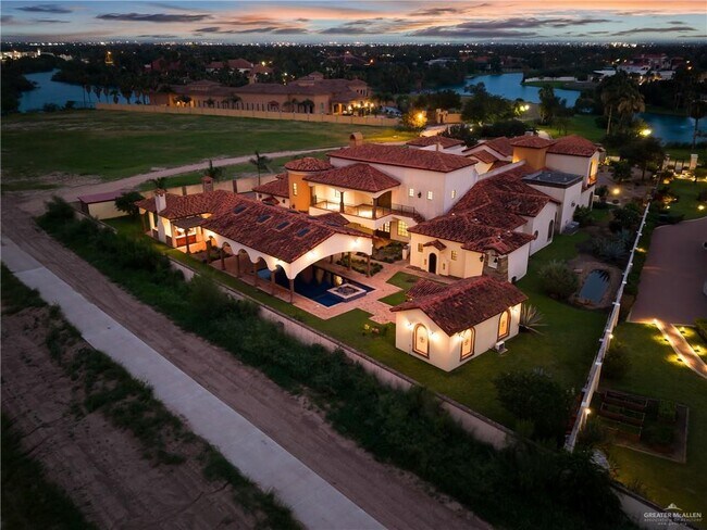 Building Photo - 2304 Antigua Dr