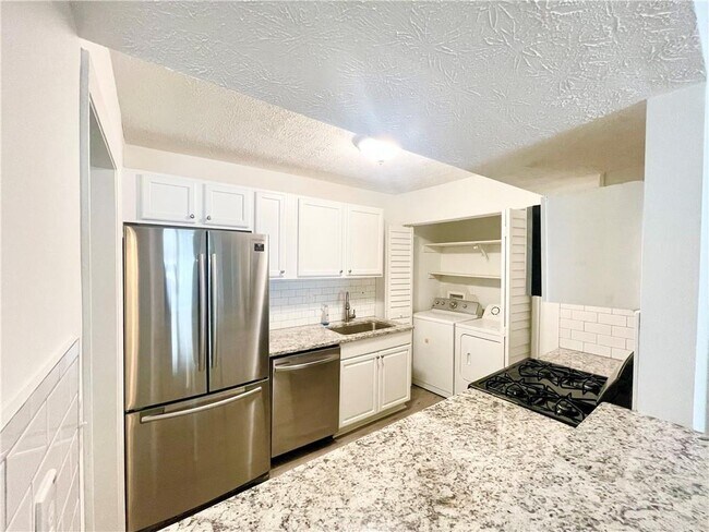 Building Photo - 320 Park Ridge Cir