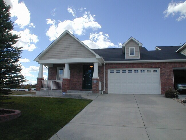 Building Photo - 400 Sterling Dr