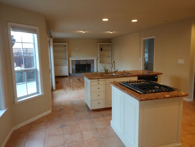 Building Photo - 3+ Bedroom Glen Ellen Home!