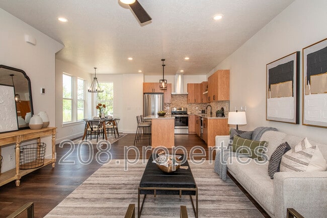 Building Photo - 479 E Violets Cv Ln