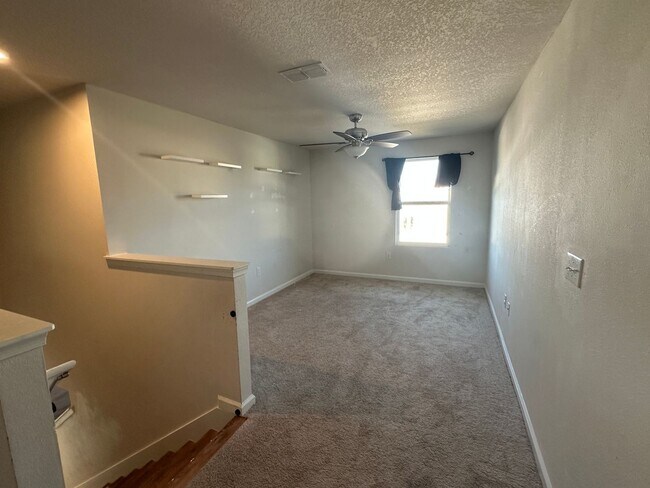 Building Photo - 4 Bedroom 2.5 Bathroom in Winter Haven