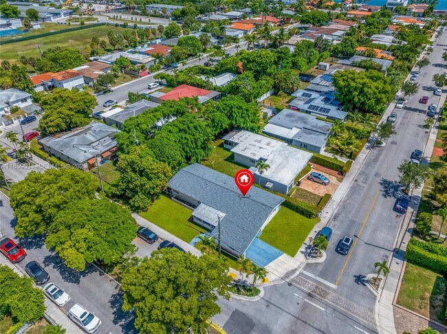 Building Photo - 1700 N Treasure Dr