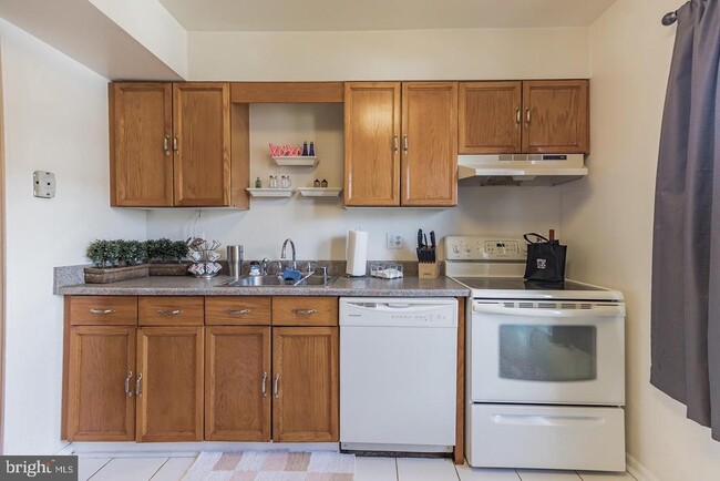 Building Photo - 9066 Reynolds Pl
