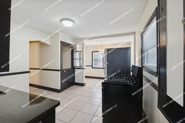 Building Photo - 22618 Maxine St