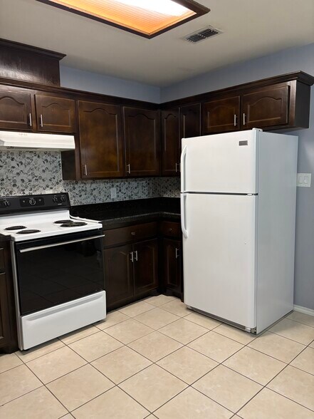 Building Photo - 1406 Acme Ln