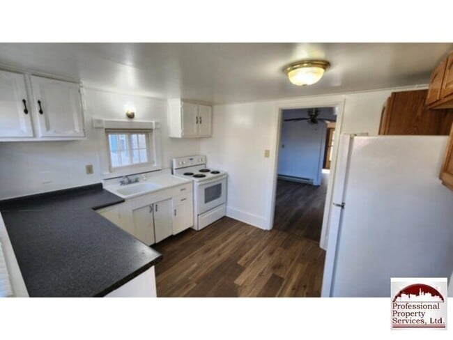 Building Photo - Cozy Cottage